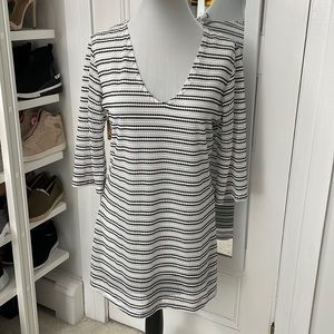 NWT Swimsuit Coverup- J Valdi black/white. Size M